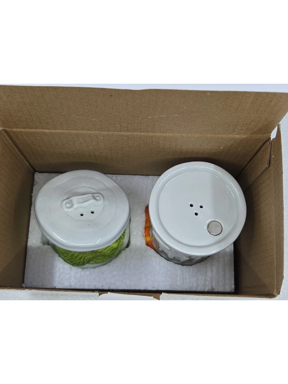 2018 Sesame Street Sculpted Ceramic Salt & Pepper Set Oscar